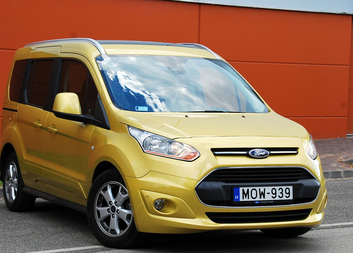 Ilyen egy családbarát - Ford Tourneo Connect teszt