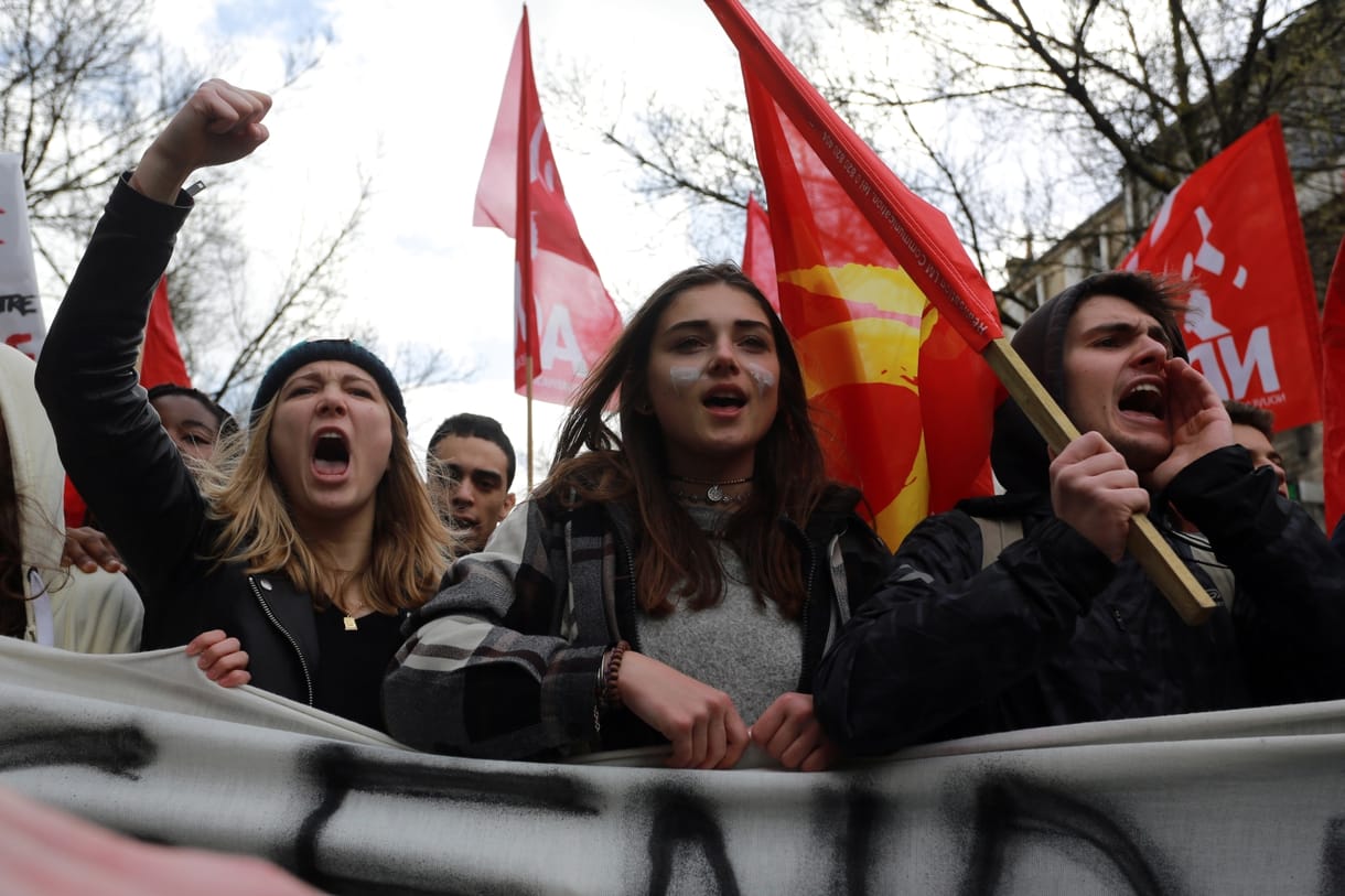Diákok tüntetnek a francia munkajogi reform miatt