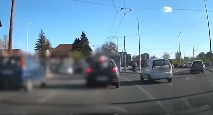 Újabb videón bukkant fel a kis Chevrolet Matiz, amelyik vadnyugati módon közlekedik – videó