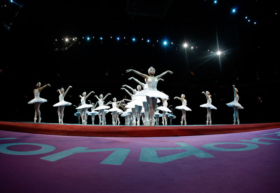 Fotó: hattyúk tava az olimpiai női torna megnyitóján