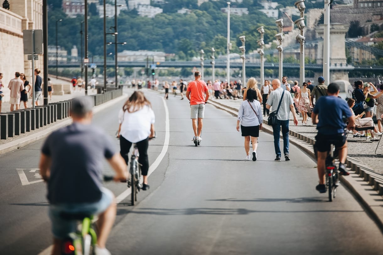 Idén is nyitják a rakpartokat a korzózók előtt, és több szakaszt fel is újítanak