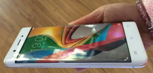 Megelőzve a bejelentést: képek a 6 GB RAM-ot tartalmazó telefonról