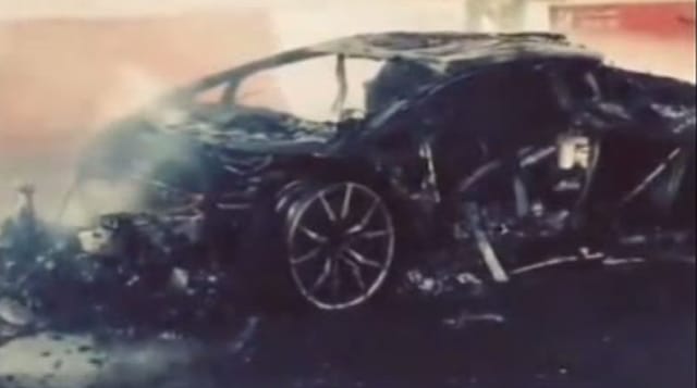 Menet közben gyulladt ki egy Lamborghini Aventador Dubajban