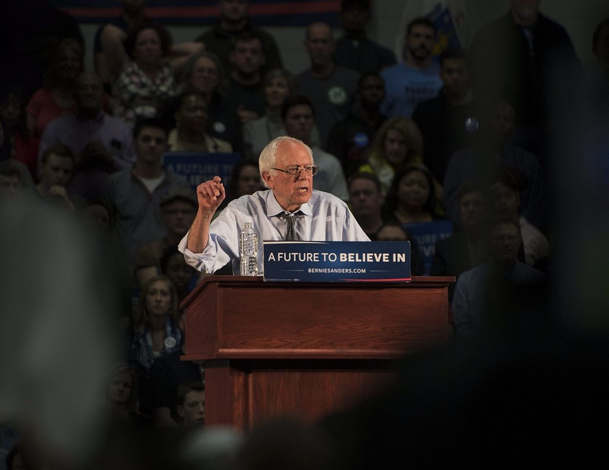 Bernie Sanders: Orbánt csak a nemzetközi baloldal állíthatja meg