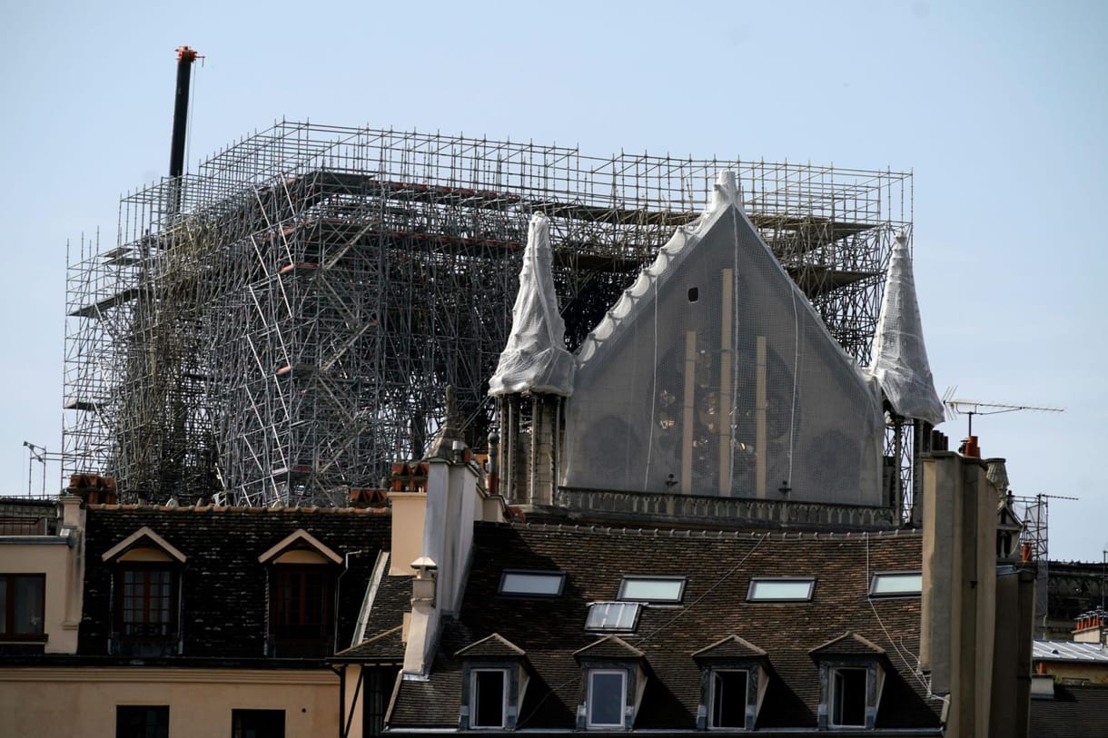 Felnyitották a Notre Dame alatt talált két ólomkoporsót, kiderült, kiket rejtenek