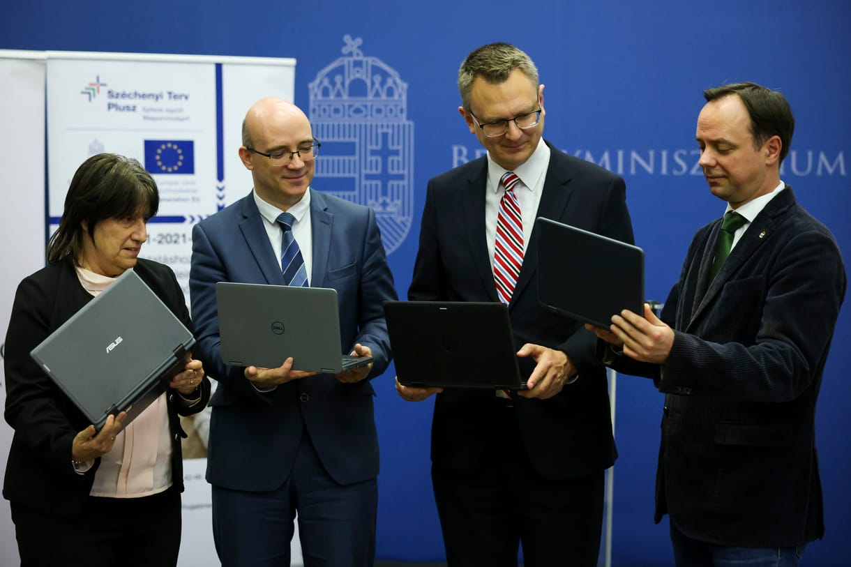 Az ön gyereke is kapott a választás előtt iskolai laptopot? Lassan itt az ideje visszaadni