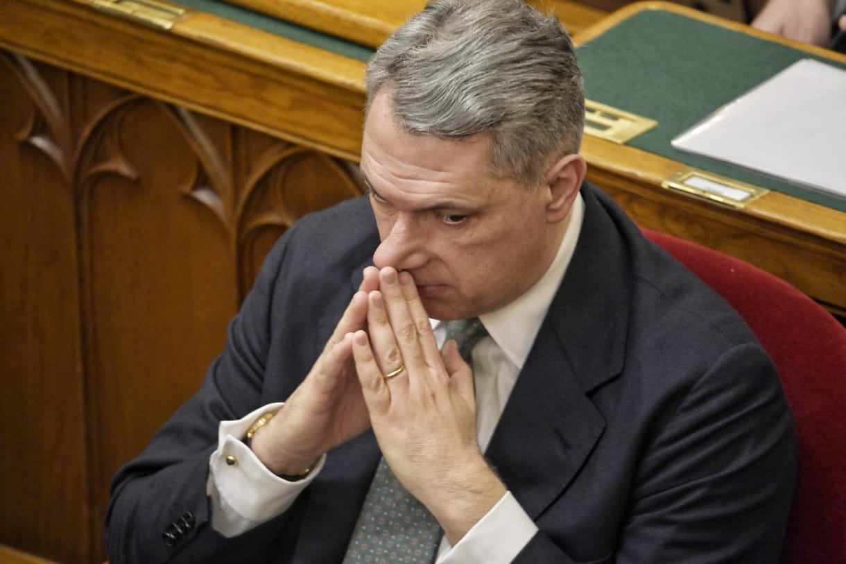 Lázár szerint aki őt támadja, valójában a vasutasokat és a buszosokat támadja