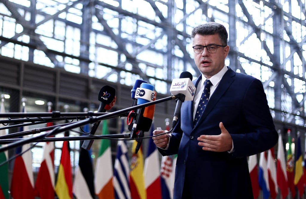 Kigyulladt az észt külügyminiszter autója Kijevben, miközben benne ült