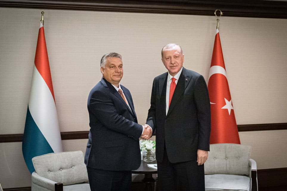 Erdogan Szíriára támadt, Orbán is újabb csapást mért az unióra és a NATO-ra