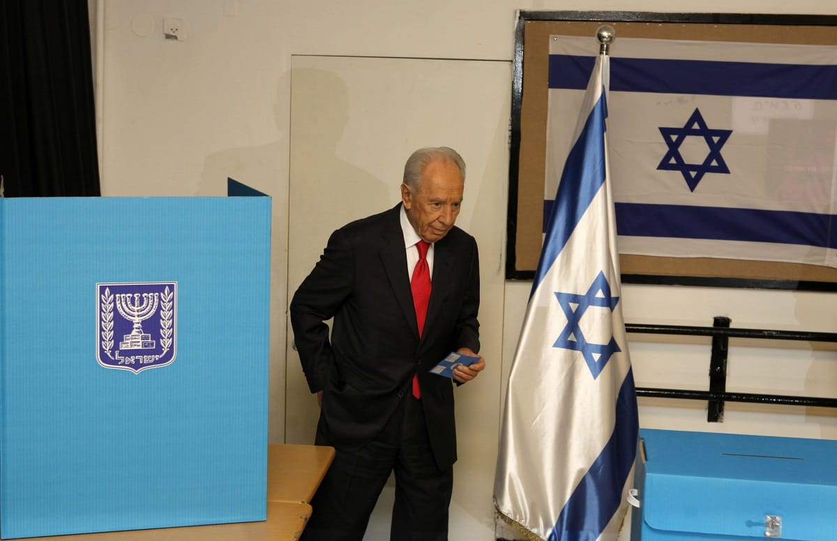 Elzáródott egy ér Simon Peresz szívében