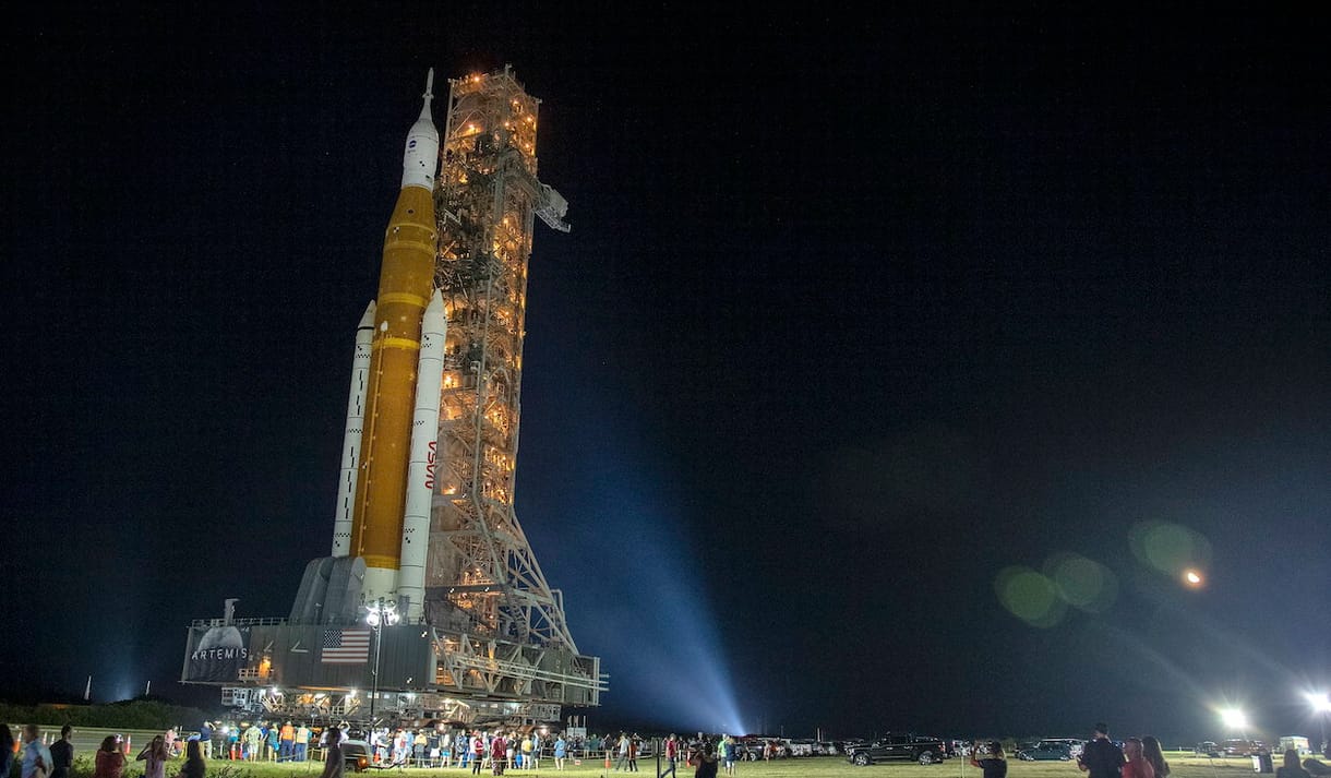 2,7 millió liter üzemanyagot töltenek a NASA rakétájába, hogy elindulhasson a Hold felé