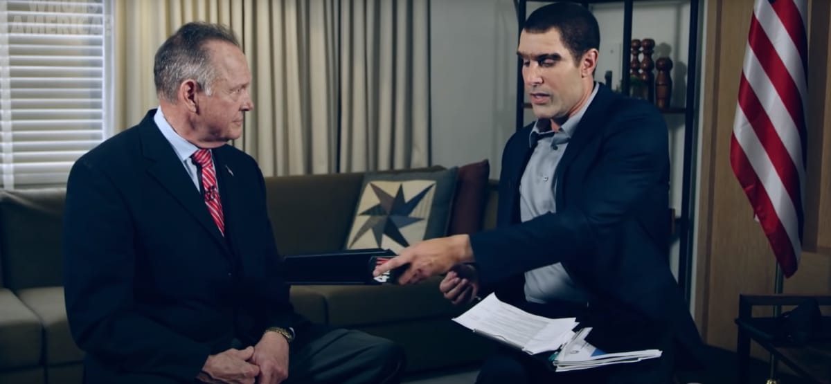 Kijelzett a politikusnál a pedofildetektor, de elvesztette a pert Sacha Baron Cohen ellen