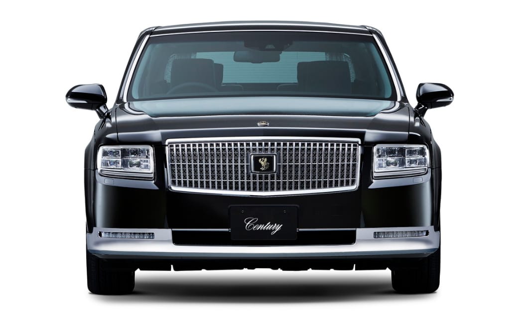 Ilyen a japánok saját Rolls-Royce luxuslimuzinja, amit a Toyota gyárt, hibrid és féláron kapható