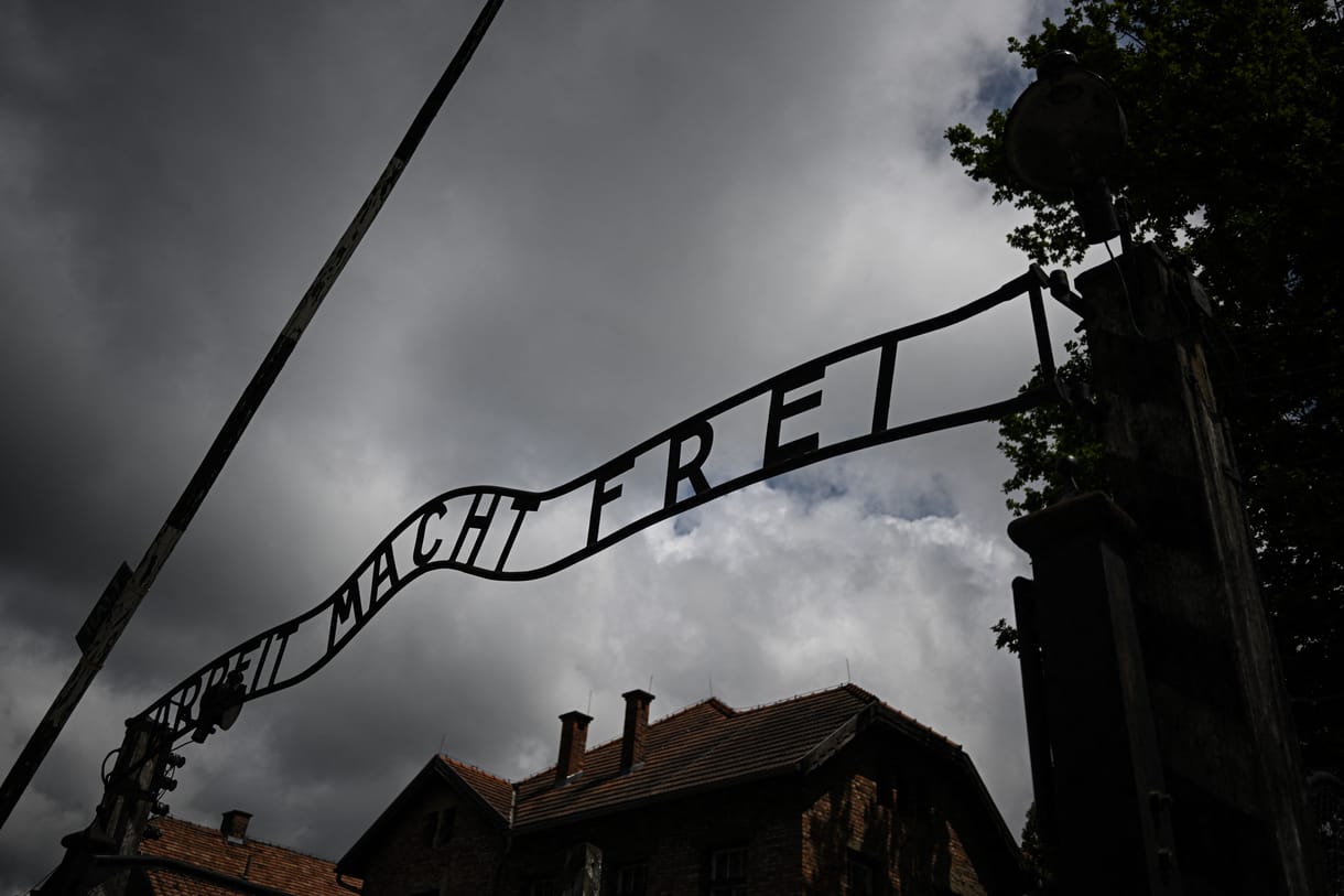 Hogyan értesült a világ az auschwitzi halálgyár borzalmairól?