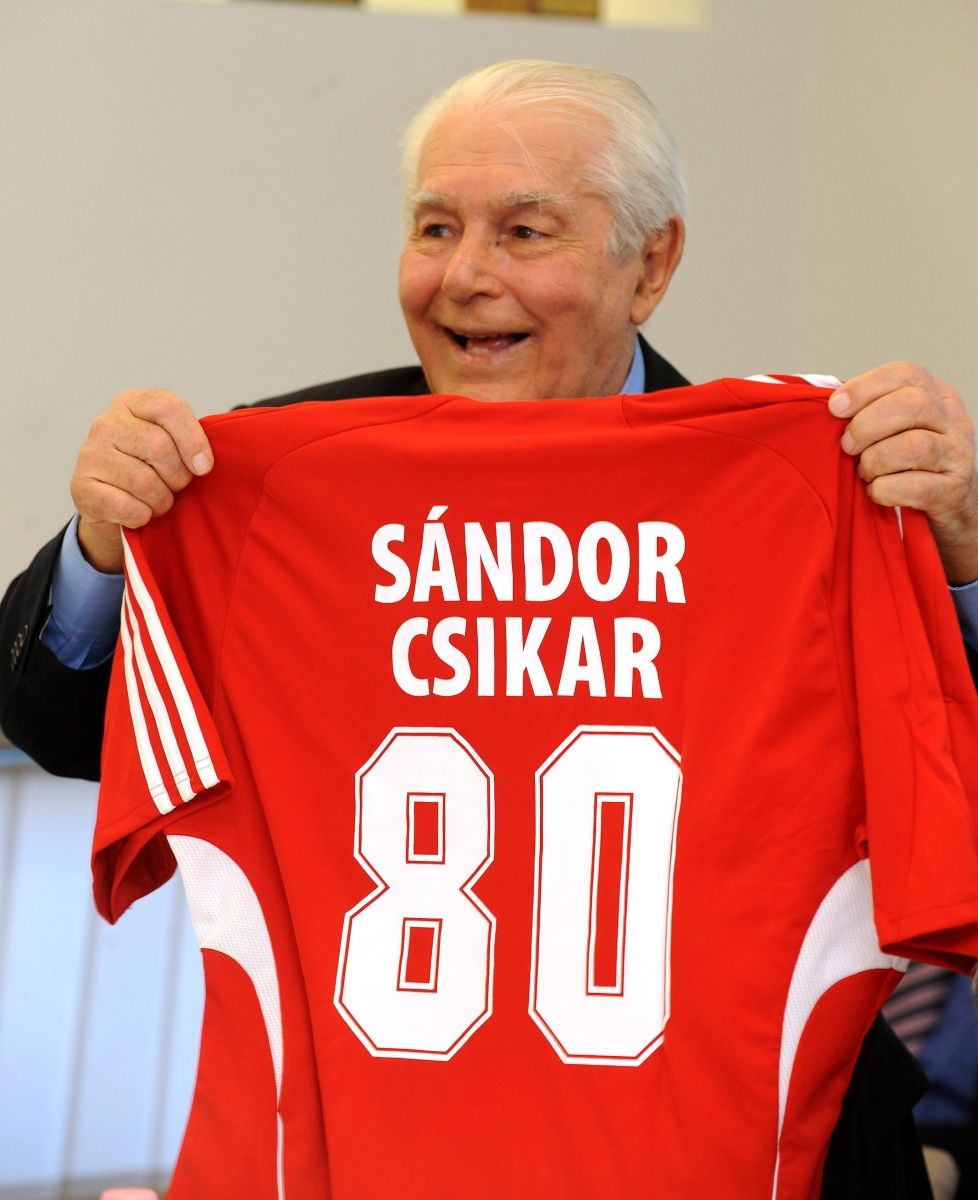 Meghalt Sándor Csikar