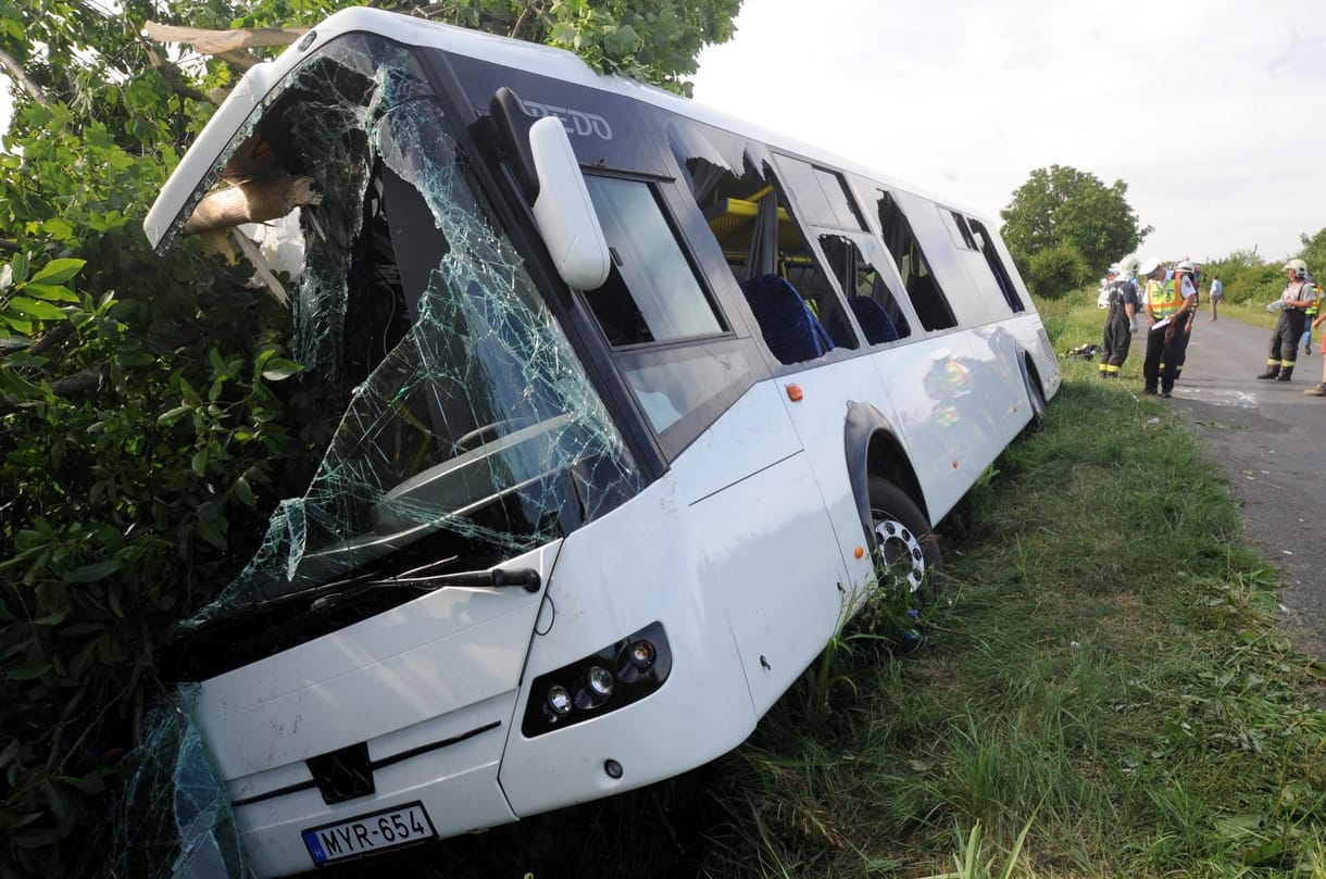 Baranyai buszbaleset: többen elhagyhatták a kórházat