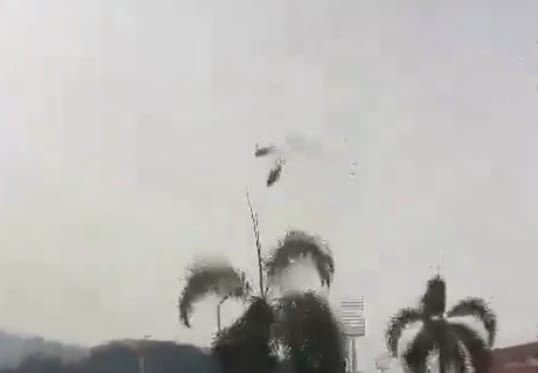 Tíz ember meghalt, miután a malajziai haditengerészet két helikoptere összeütközött a levegőben – videón a baleset