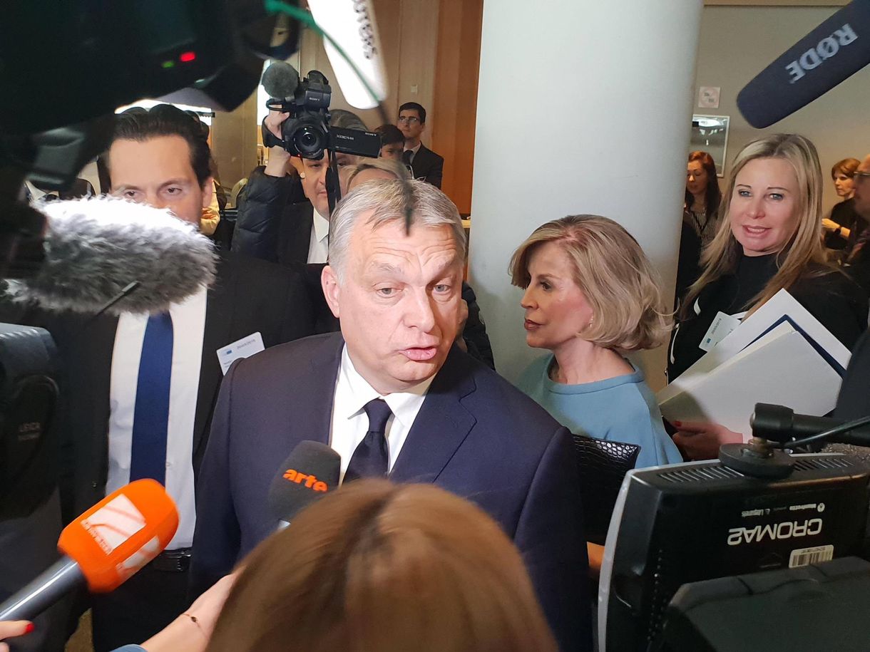 Sok rossz közül a legjobbat szavazta meg a Néppárt – a külföldi sajtó a Fidesz felfüggesztéséről