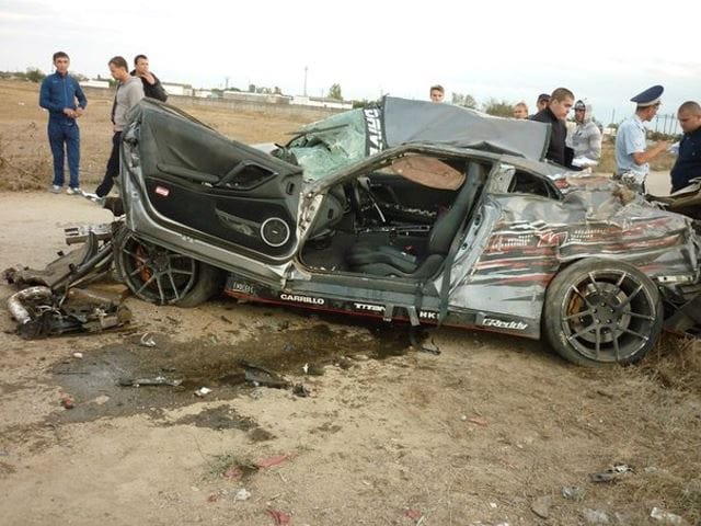 Ennyi marad egy 300-nél elszálló Nissan GT-R-ből – videó