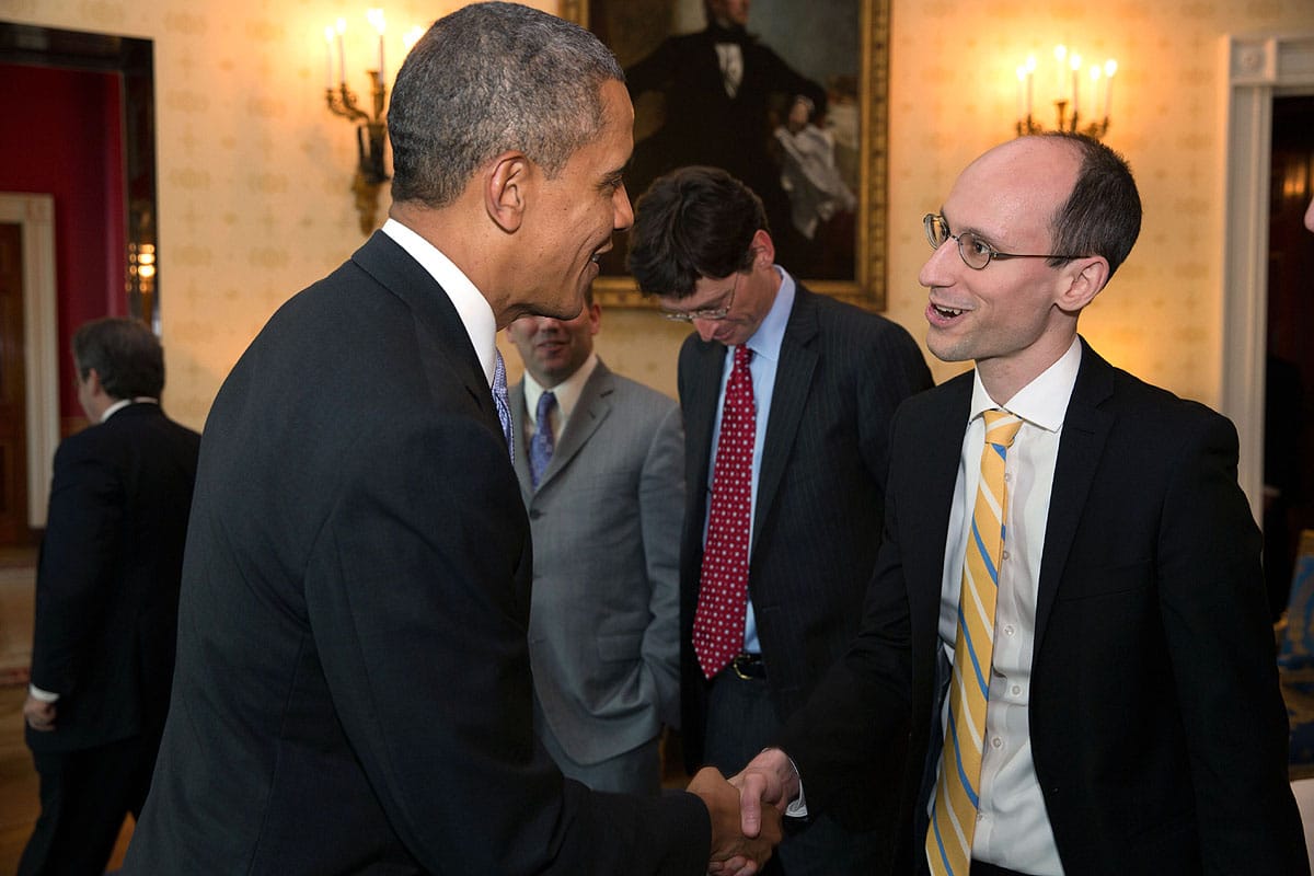 Fotó: Magyar vállalkozó kezét rázza Obama elnök