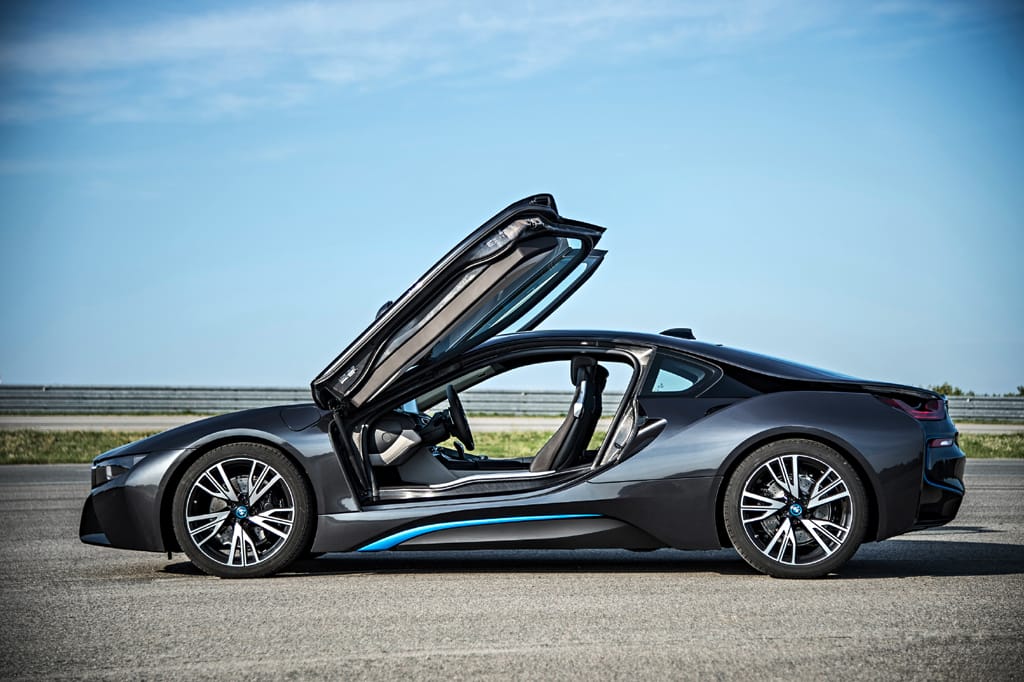 Júniustól láthatjuk az utakon a BMW i8-ast