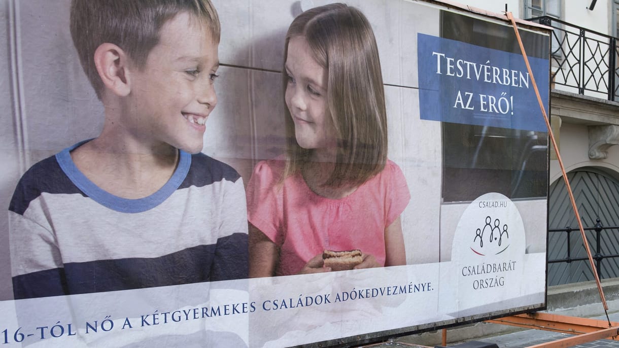 Parászka Boróka: A várandós nők megalázásától a család aláaknásításáig