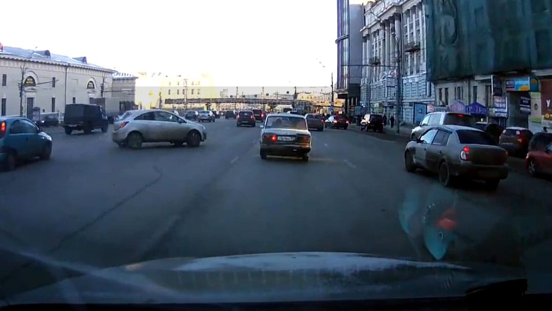 Íme a világ legőrültebb parkolási manővere – videó