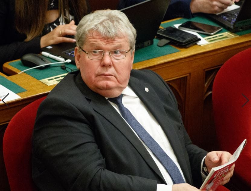Süli János nem hajlandó elárulni, hogy pontosan miért mondott le
