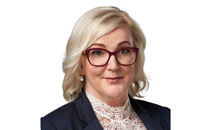 Blikk: Sztriptízbárt is üzemeltet a DK székesfehérvári jelöltjéhez köthető cég