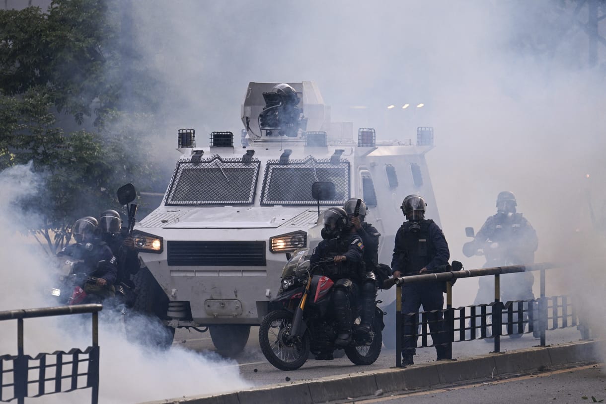 Venezuela: a főügyész szerint legalább 25 halálos áldozata van az elnökválasztást követő tüntetéseknek