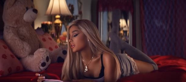 A Youtube is beleremegett Ariana Grande új klipjébe