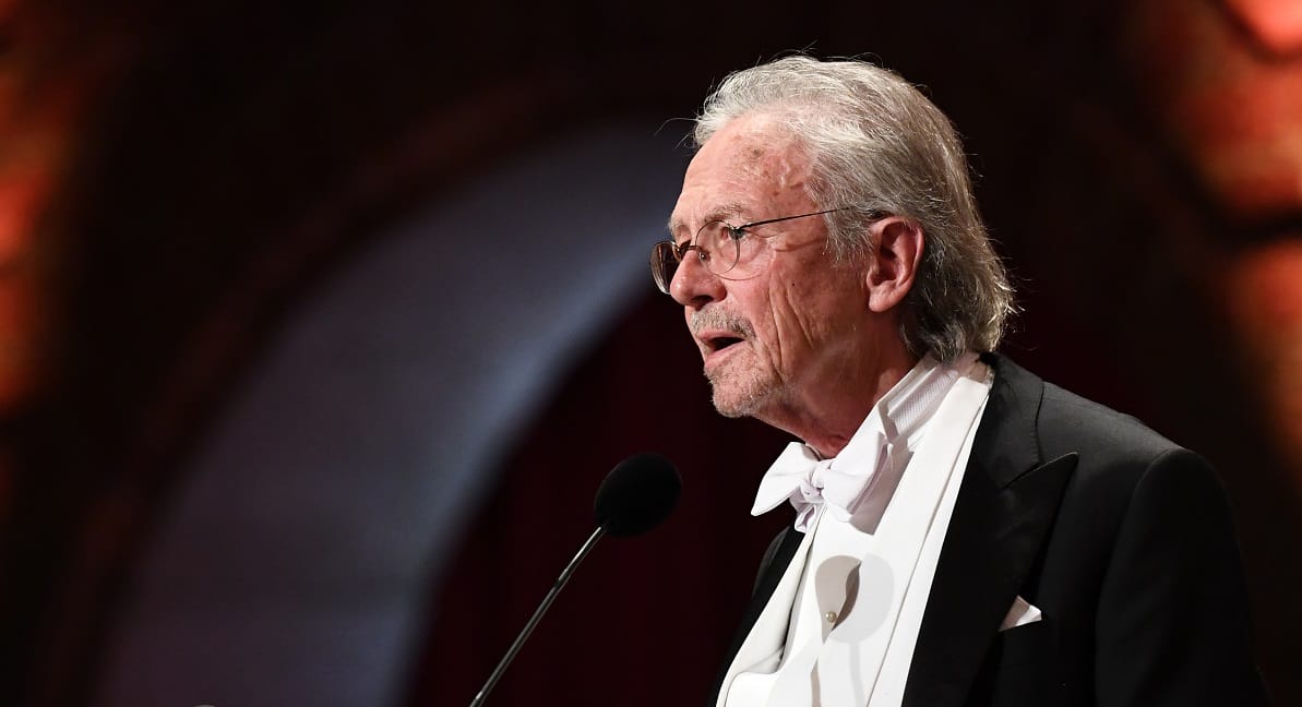 Nemkívánatos személlyé nyilvánított egy Nobel-díjas írót Szarajevó és Koszovó