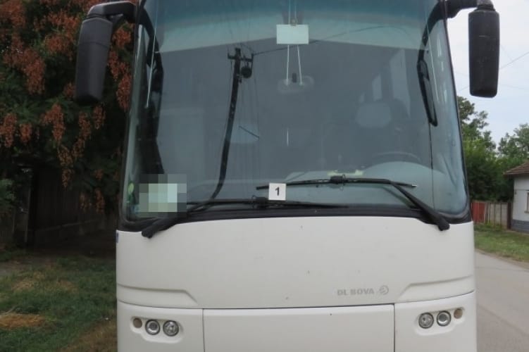 Nem akart reggelig várni az indulásra, ezért ellopta a buszt, és jogosítvány nélkül hazavezetett egy férfi Békéscsabáról