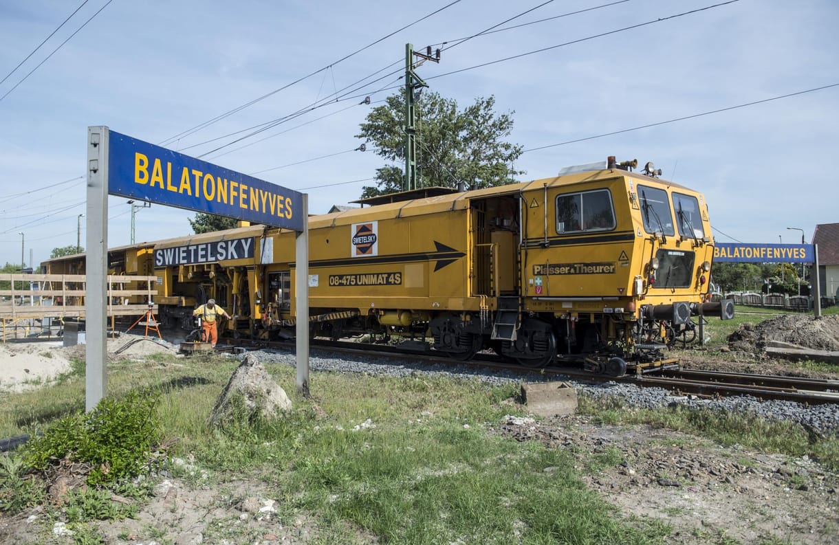 GKI: Nagyon nem azokat az ágazatokat adóztatja a kormány, ahol extraprofit keletkezik