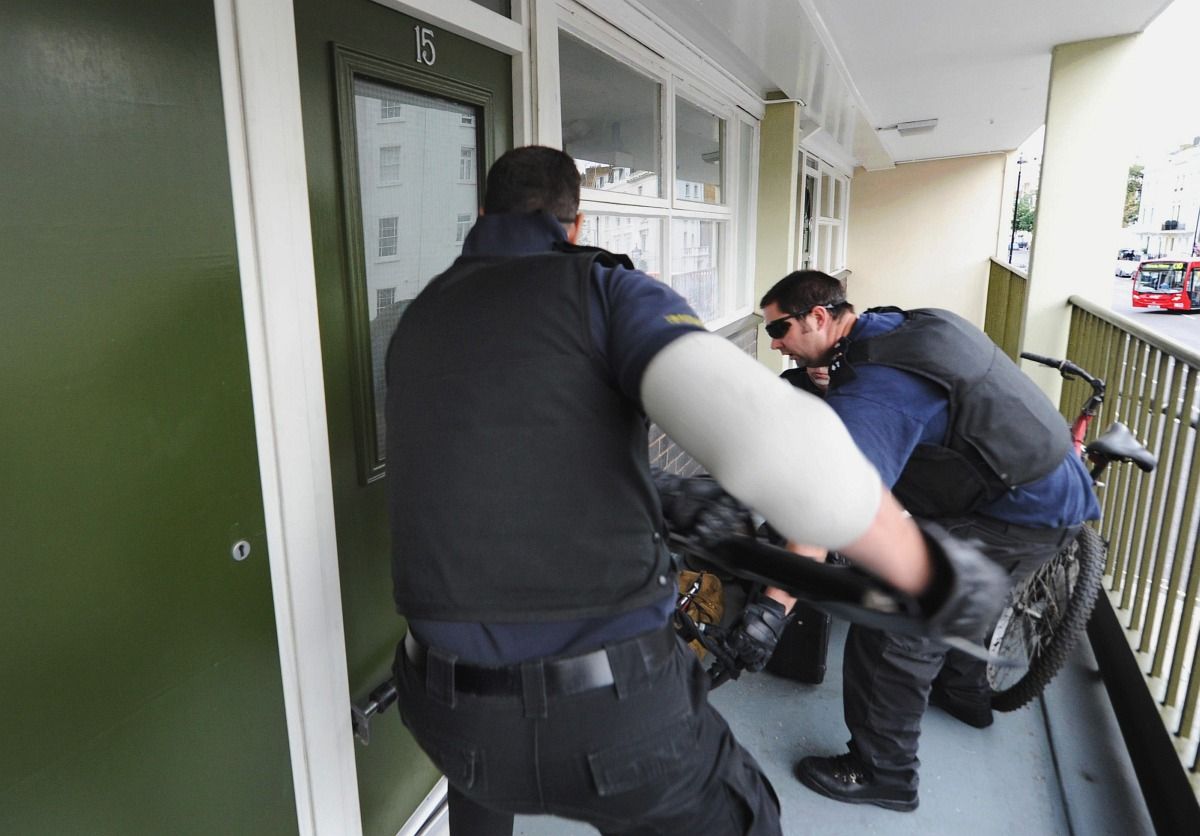 Bandák helyett mást kínálna a fosztogatóknak a főpolgármester