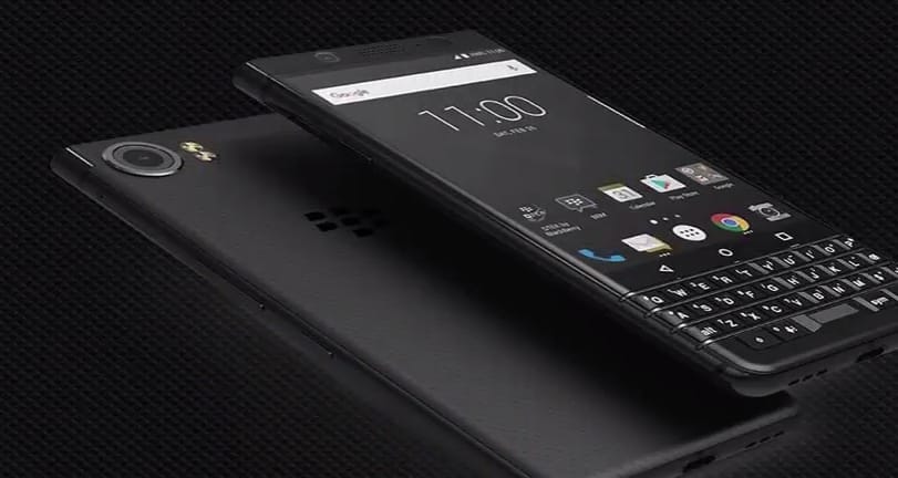 Több RAM, nagyobb tárhely: jön a felturbózott, fizikai billentyűzetes androidos telefon