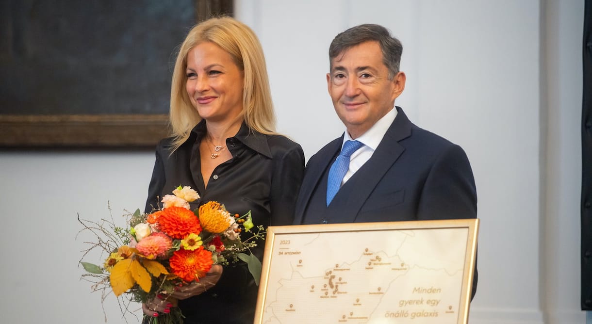 Mészáros Lőrinc és Várkonyi Andrea házassága jól jön a virágárusoknak