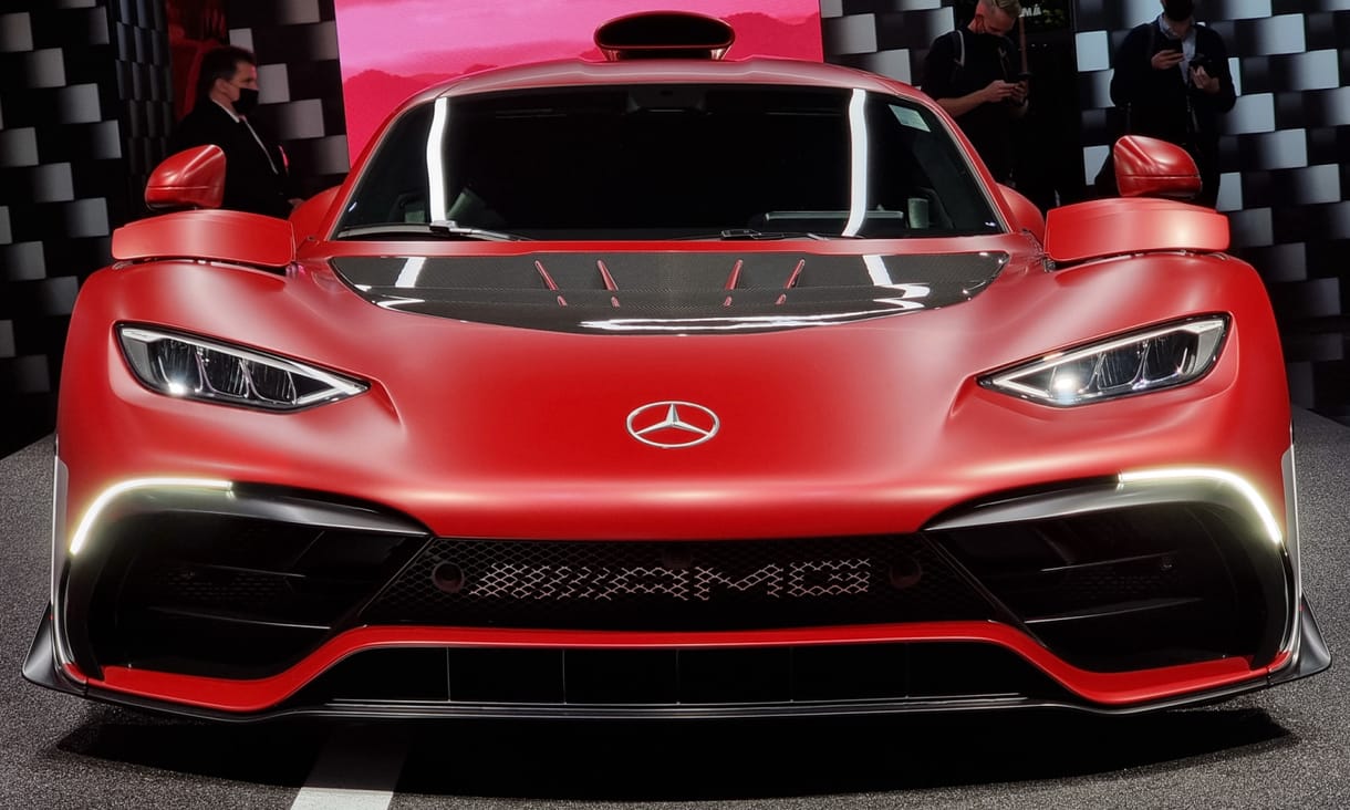 5 év várakozás után holnap debütál a Mercedes F1-technikájú közúti hiperautója