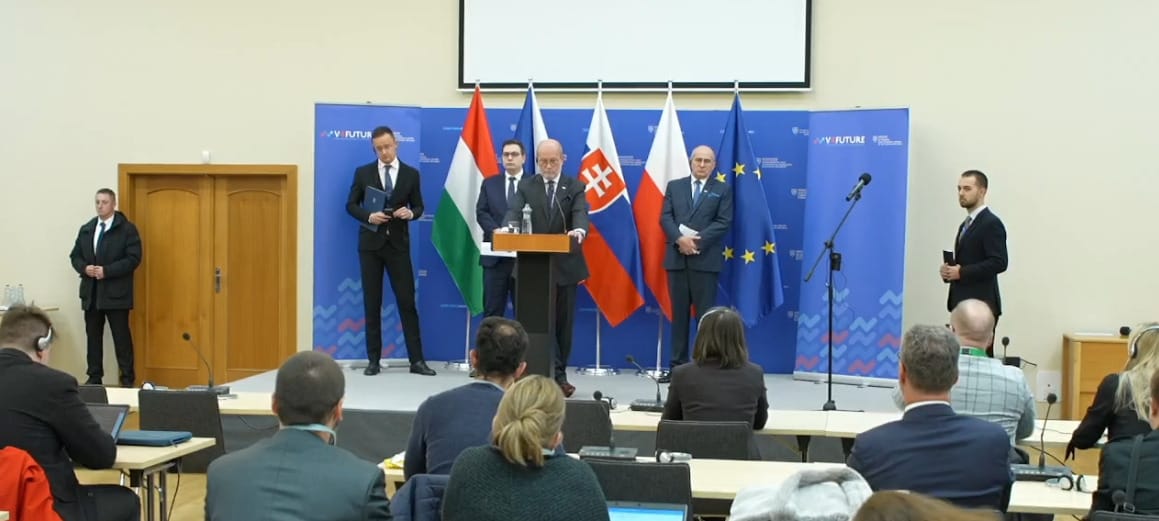 Úgy pocskondiázta Szijjártó Pétert a szlovák külügyminiszter, hogy közben ott állt mellette