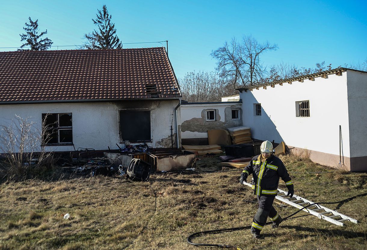Kigyulladt egy szociális otthon: egy ember meghalt, tucatnyi ápolt kórházba vittek