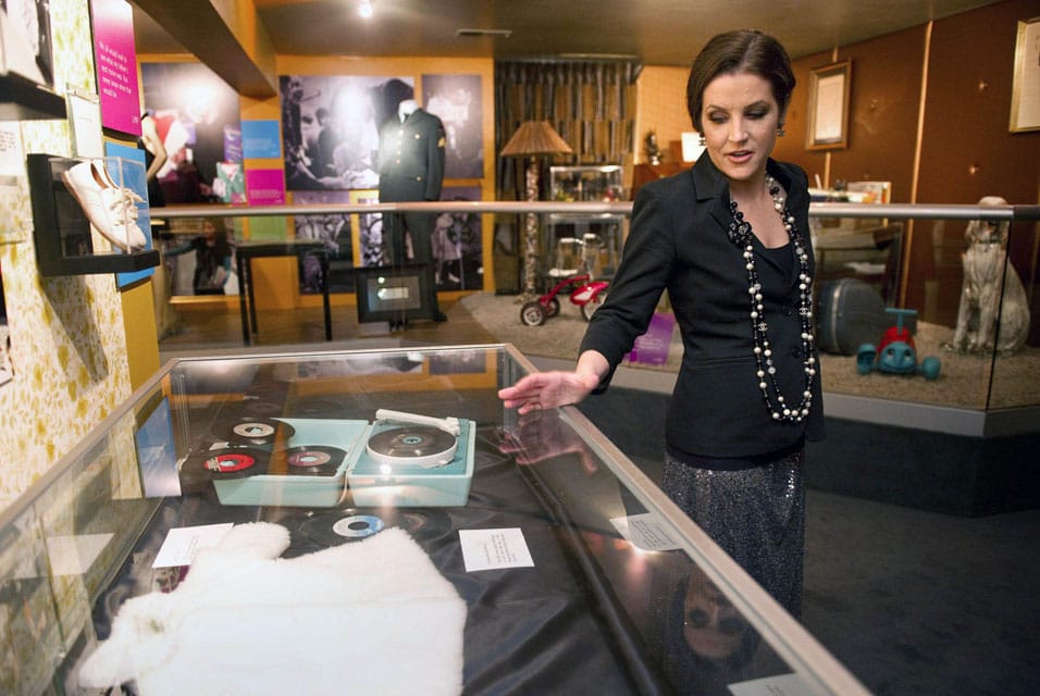 A nap képe: Lisa Marie Presley apja múzeumában