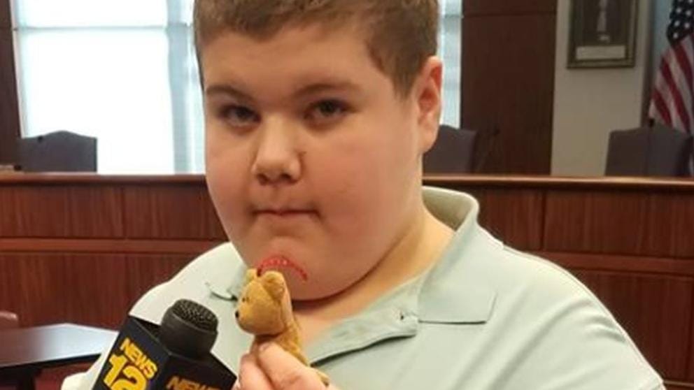 Felhívta a New York-i rendőrséget az autista kisfiú, hogy elveszítette a plüssmedvéjét, a rendőrök segítettek megkeresni