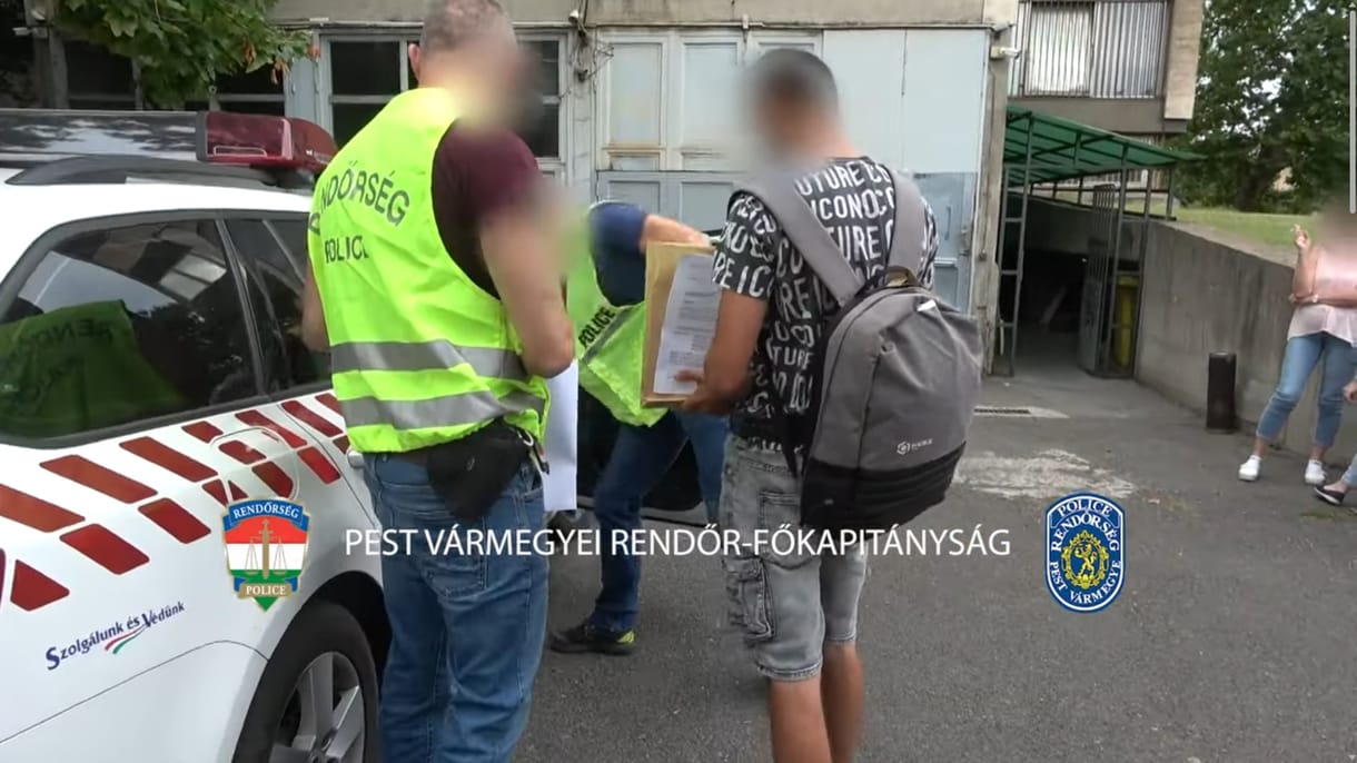 10-12 éves lányoktól kért pornót, elkapták a pusztaszeri pedofilt