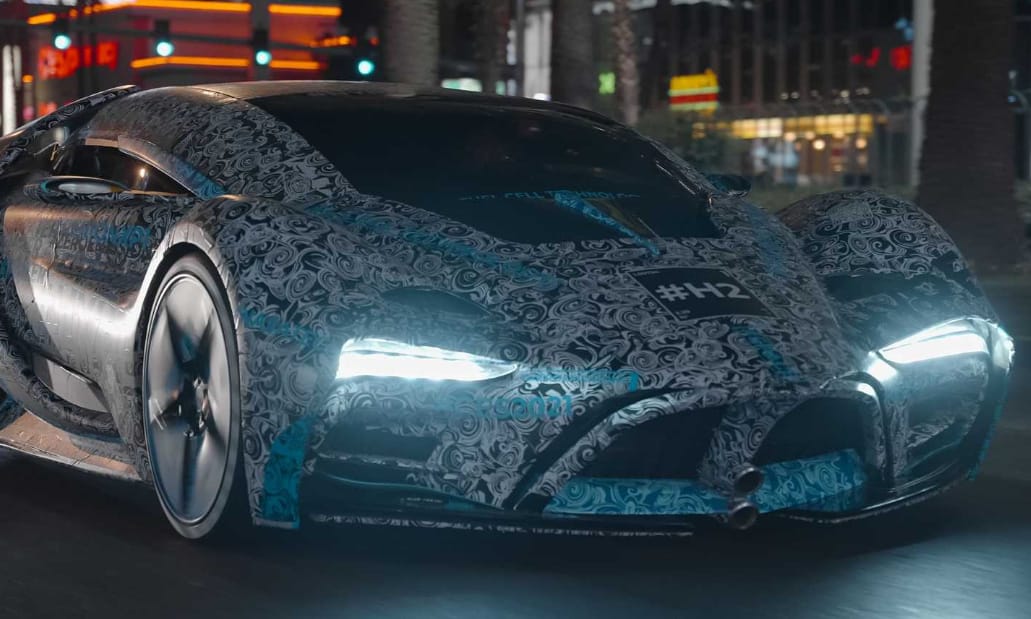 Utcán is kipróbálták az 5 perc alatt feltölthető villanymotoros hiperautót