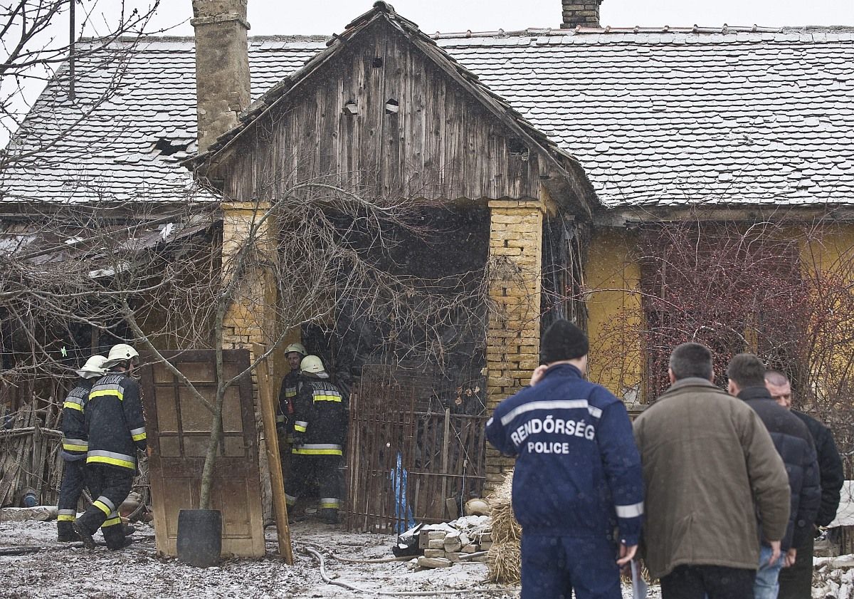 Bennégett egy idős nő egy kecskeméti családi házban