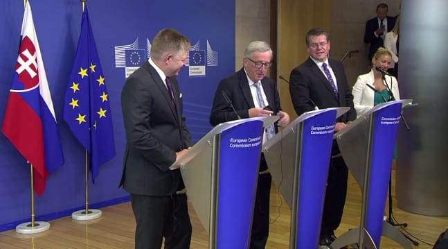 Telefonos poénnal szórakoztatta Juncker az újságírókat – videó