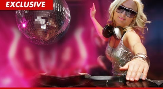 Jön-e Paris Hilton lemezlovaskodni a 2015-ös Balaton Soundra?