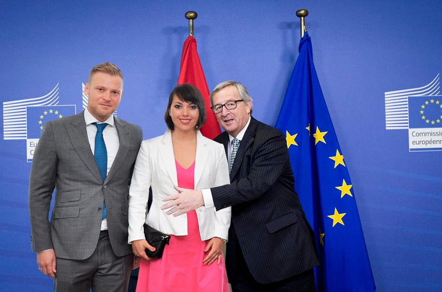 Ráhel és a Bádog Favágó - jönnek a mémek a gyanús bahreini út után