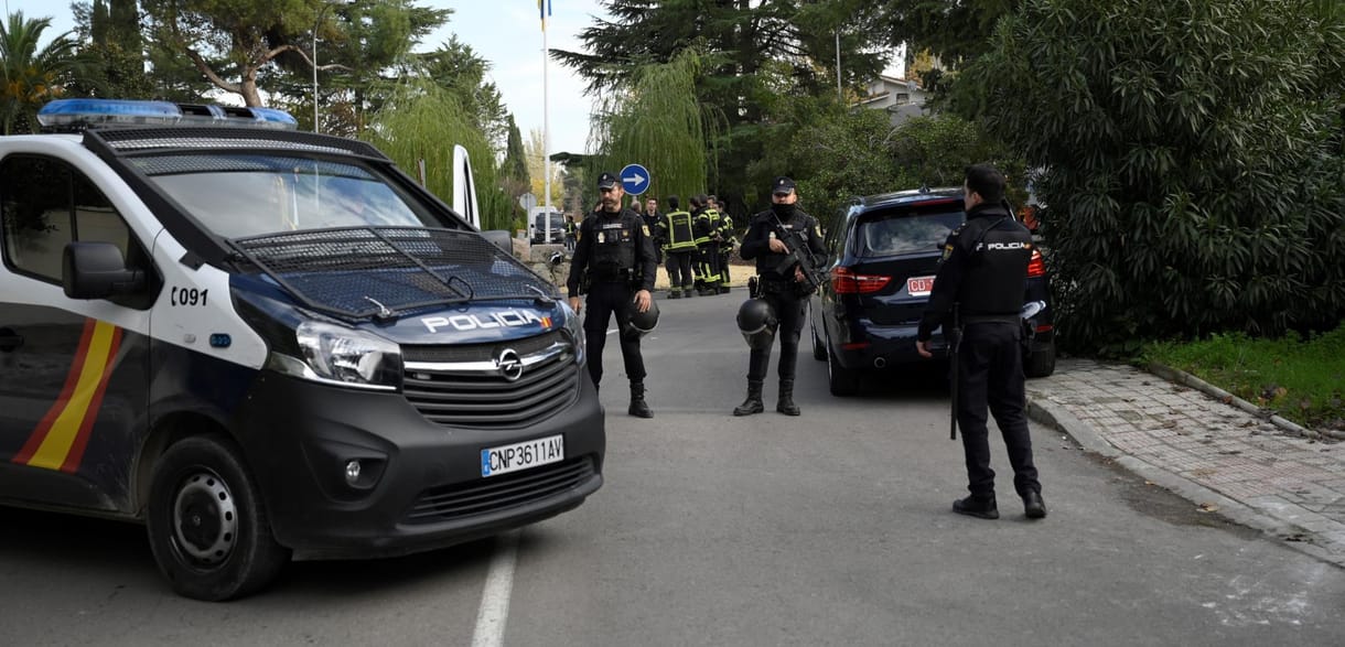 18 év börtönt kapott az a spanyol férfi, aki levélbombát küldött az ukrán követségnek és Pedro Sanchez kormányfőnek