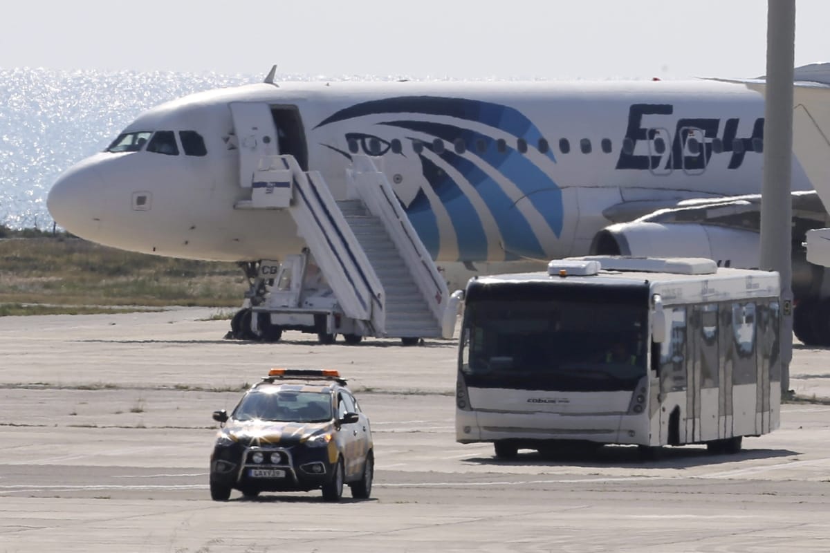 Eltűnt az Egyptair párizsi gépe, a tengerbe zuhant 66 emberrel